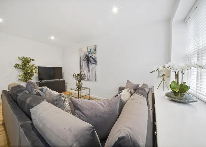 Eton House-Stunning-Castle Views-5Bed-Free-Parking